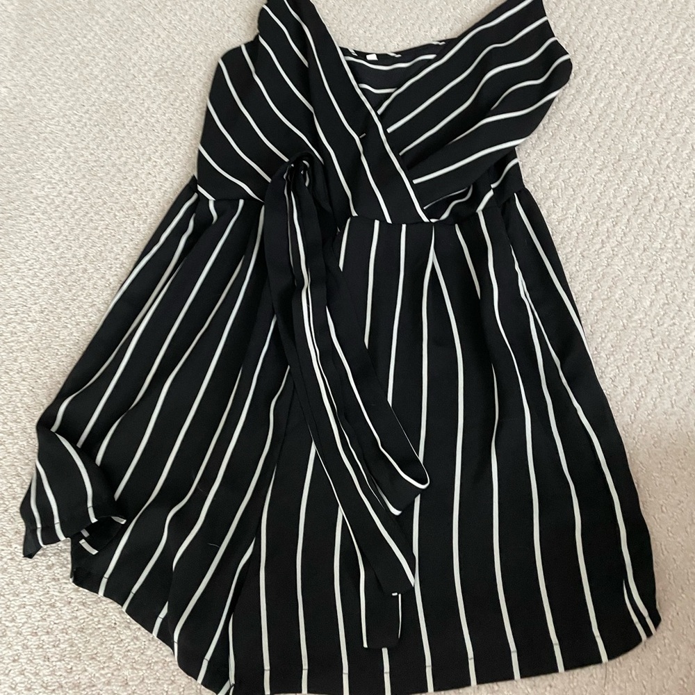 Black & white strapped Romper